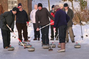 Picture of curling on Drumore Pond, 10 January 2010, 22KB